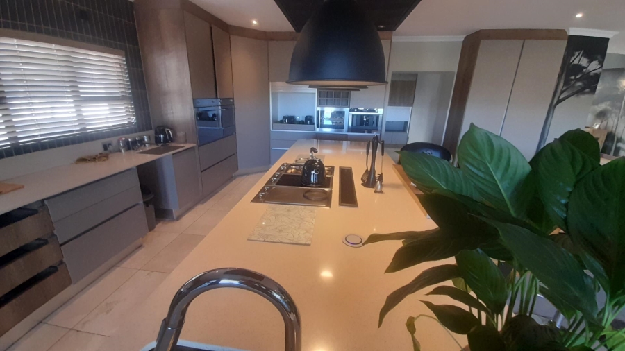 6 Bedroom Property for Sale in Birdwood Estate North West